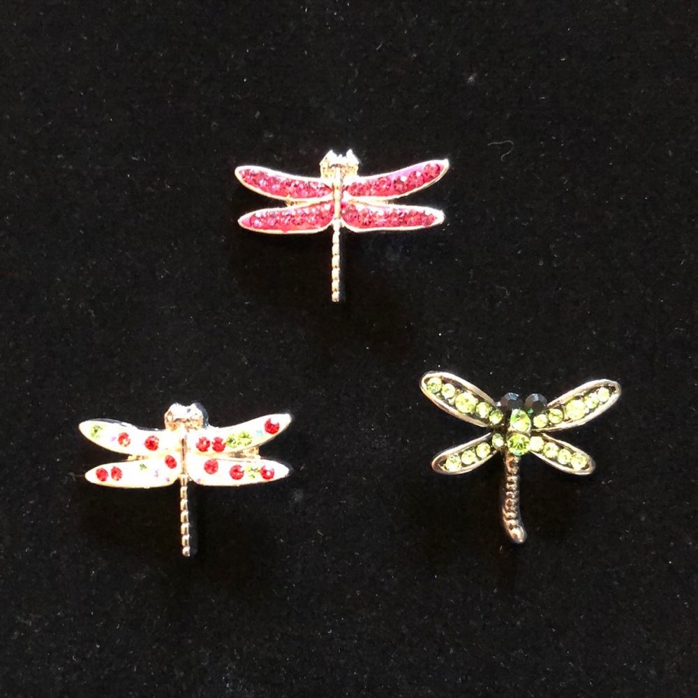 $5.00 each or 4 for $15.00! Dragonfly Snaps for Snap jewelry. Fits 18mm bases.